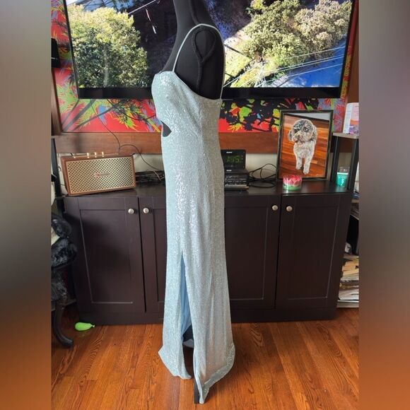 Xscape light blue sequin Evening Gown in size 6 - Picture 4 of 14